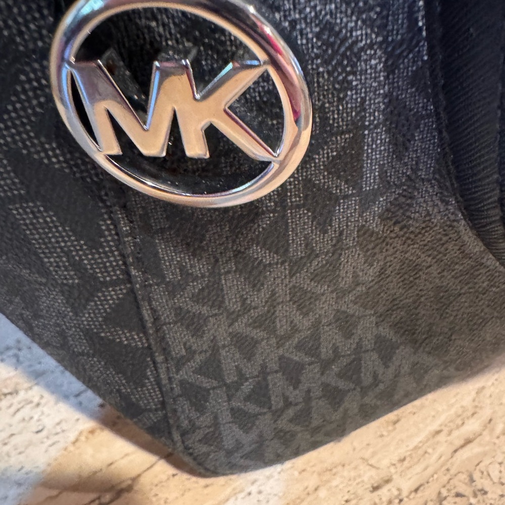 Michael Kors Black and Gray Jet Set Signature Tote - Picture 6 of 16